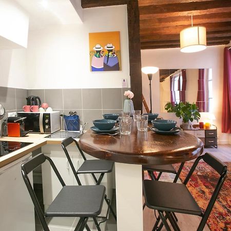 Authentic Apartment In Center Of Parisian Marais Eksteriør billede